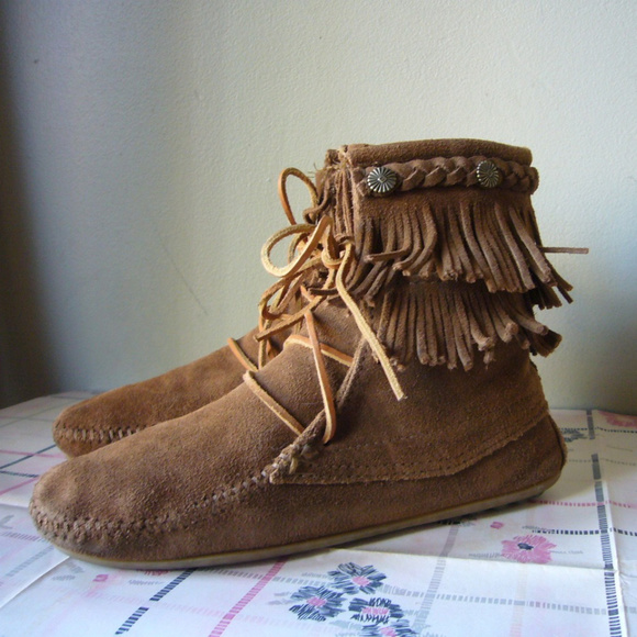 Minnetonka Two Layer Fringe Ankle Boot Tan Lace 6M - Picture 2 of 14